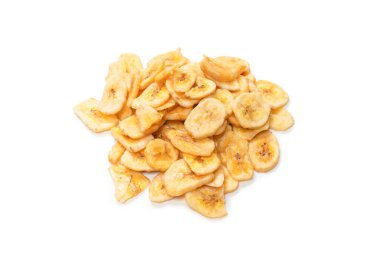 Beyaz arka planda izole edilmiş muz cipsleri. Susuz muz dilimleri.. 