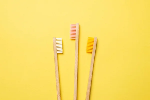 Bambus Zahnbürste Auf Blauem Hintergrund Ansicht Von Oben — Stockfoto