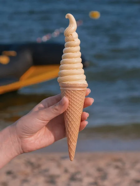 Woman Holds Tasty Ice Cream Beach — Stock Photo, Image