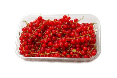 Beyaz arka planda leziz kırmızı frenk üzümü. Üst görünüm.