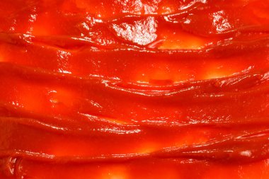 Kırmızı sos arka plan olarak sıçrar.