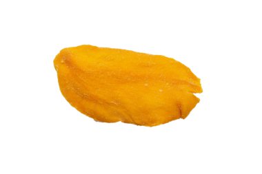 Beyaz arka planda izole edilmiş kuru, lezzetli mango dilimleri. Üst görünüm. 