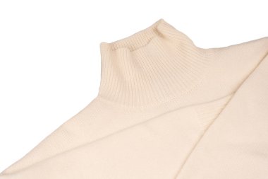 Beyaz arka planda yumuşak sütlü merino yün süveter. Üst görünüm.