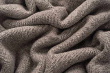 Arka plan olarak yumuşak gri merino yün süveter dokusu. Üst görünüm.