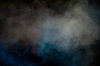 Siyah arka planda beyaz buhar. Boşluğu kopyala.