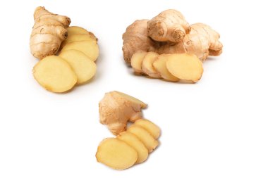 Zencefil Kökü Beyaz Arkaplanda İzole Edildi.