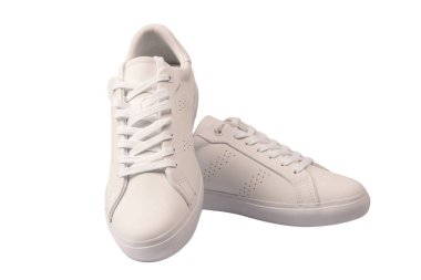 Beyaz arka planda izole edilmiş beyaz deri ayakkabılar.. 