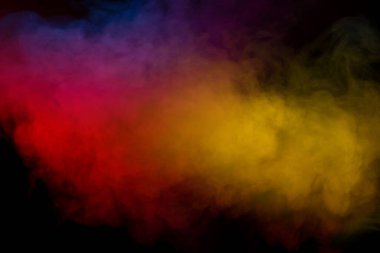 Siyah arka planda mor ve mavi buhar. Boşluğu kopyala.