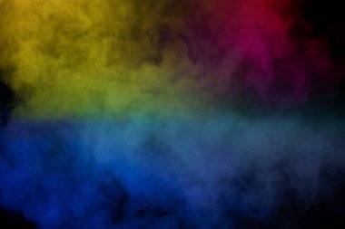 Siyah arka planda mavi ve mor buhar. Boşluğu kopyala.