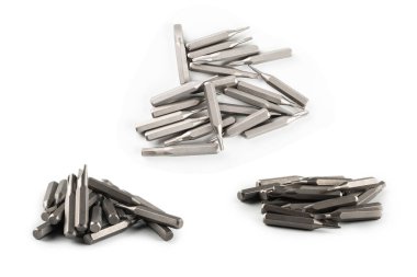 Bir grup Phillips tornavida parçasının beyaz arka plan ipuçlarında izole edilmiş. Üst görünüm. 