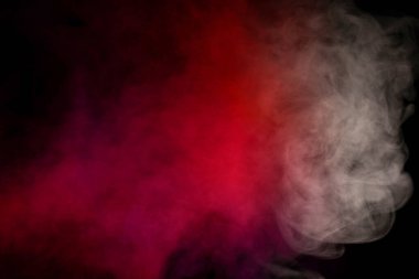 Siyah arka planda beyaz buhar. Boşluğu kopyala.