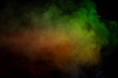 Siyah arka planda mavi ve sarı buhar. Boşluğu kopyala.