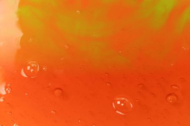 Kırmızı balçık oyuncağı izole edilmiş arka plan. Üst görünüm. 