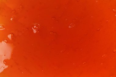 Kırmızı balçık oyuncağı izole edilmiş arka plan. Üst görünüm.