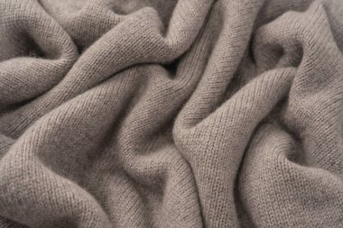 Arka plan olarak yumuşak gri merino yün süveter dokusu. Üst görünüm.