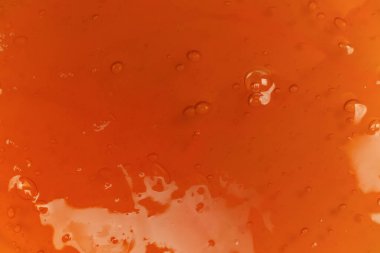 Kırmızı balçık oyuncağı izole edilmiş arka plan. Üst görünüm.