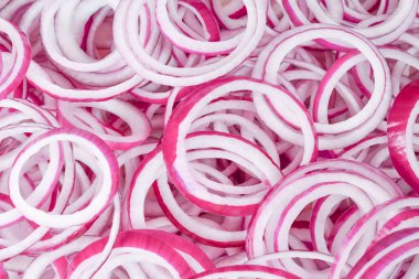 Arka plan olarak soğan halkaları. Üst görünüm.