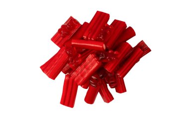 Beyaz arka planda izole edilmiş çeşitli renkli jelibon şekerler. Üst Manzara. Jöleli şekerler.