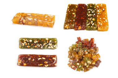 Beyaz arka planda fındıklı geleneksel Türk lezzeti.