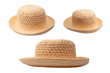 Beyaz arka planda izole edilmiş saman yaz şapkası.