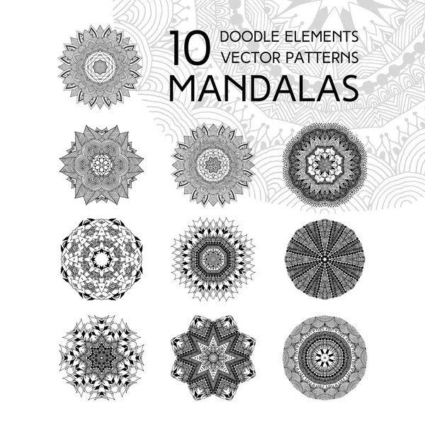 Set aus schwarzen und weißen Mandalas — Stockvektor