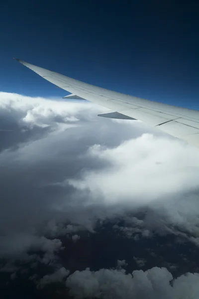Viento y nubes vista desde un avión — Foto de Stock