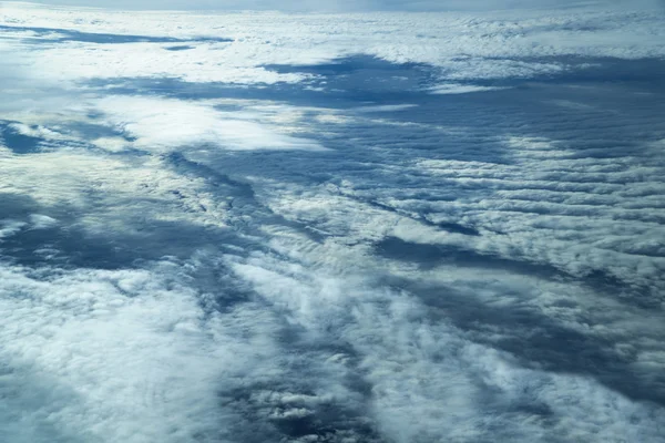 Vista de nubes desde una ventana plana — Foto de Stock