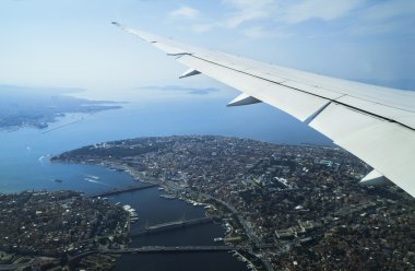 Rüzgar ve bulutlar bir uçaktan görüntüleme