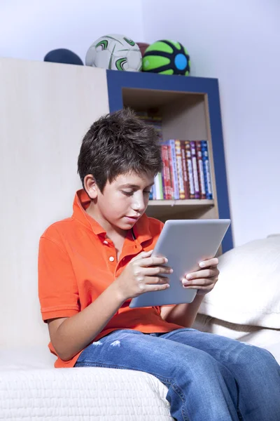 Boy and computer — Stock Photo, Image