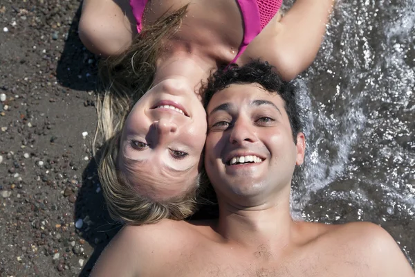 Young couple at the beach Royalty Free Stock Images