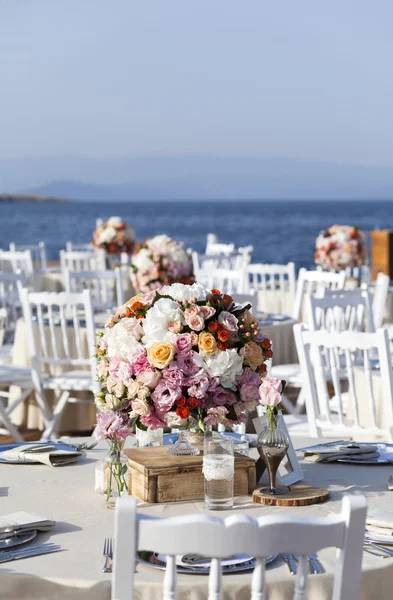 Impressionnant et beau mariage mis en place — Photo