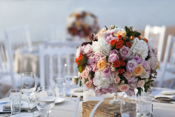 Imponente e bellissimo matrimonio istituito — Foto Stock