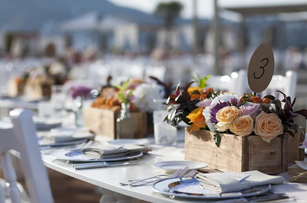 Beeindruckende und wunderschöne Hochzeit lizenzfreie Stockfotos