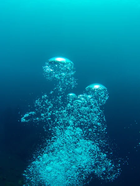 Пузыри от ныряльщика SCUBA — стоковое фото