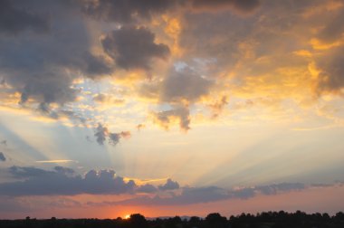 Sunbeam ray üzerinde gökyüzü ışık
