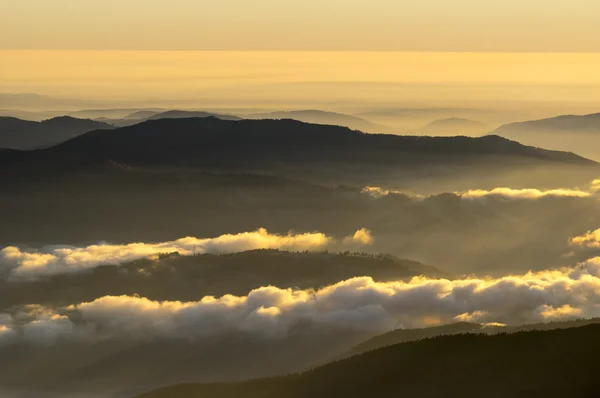 As montanhas ao amanhecer — Fotografia de Stock