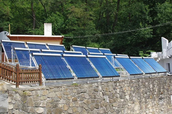 暖かい水の太陽電池パネル — ストック写真