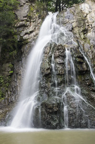 Berge Steinwasserfall — Stockfoto