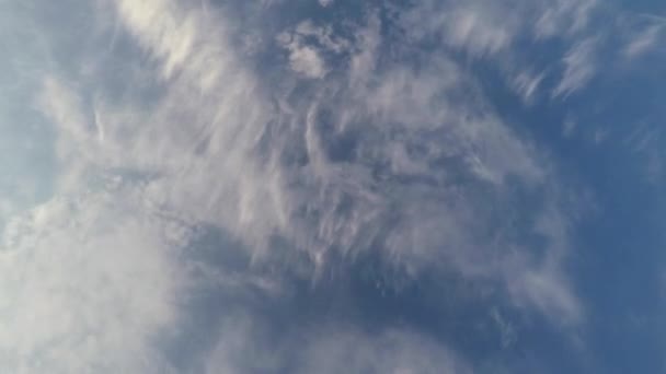 Time-lapse, de beaux nuages sur le ciel 