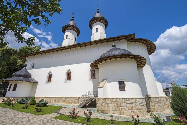Iglesia Ortodoxa Histórica Rumania Iglesia Del Monasterio Varatec Día Soleado —  Fotos de Stock