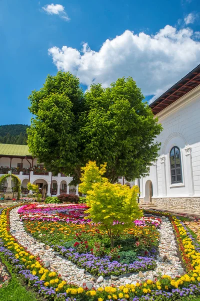 ルーマニアのアガピアのランドマークであるモルダヴィアで最も重要な修道院の1つ — ストック写真