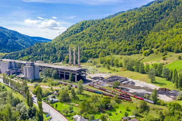 Flygfoto Däck Deponi Och Väntande Vagnar Nära Fabriken Stockfoto