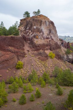 Romanya 'daki Racos volkanik krater manzarası, 10 bin yıl önce Karpatlar' da meydana gelen volkanik aktivite.