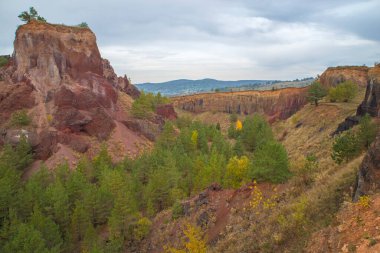 Romanya volkanik faaliyetlerinin ana krateri 10.000 yıl önce Karpatlar 'da meydana geldi..