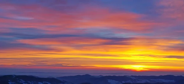 Belo nascer do sol dourado — Fotografia de Stock
