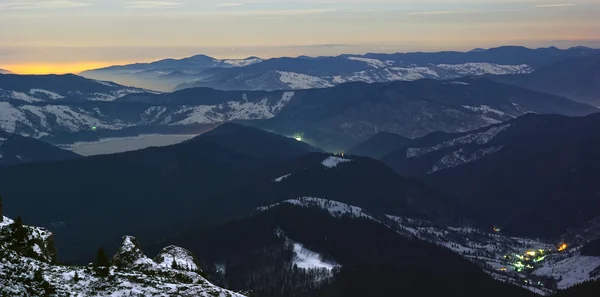 Malam cahaya dari pegunungan — Stok Foto