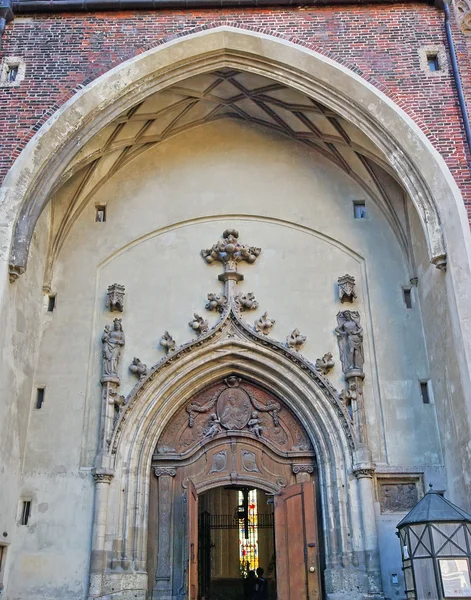 Katedral girişinde — Stok fotoğraf