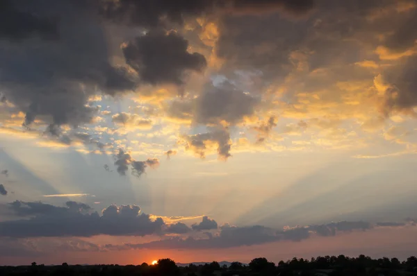 Belo céu ao pôr-do-sol — Fotografia de Stock