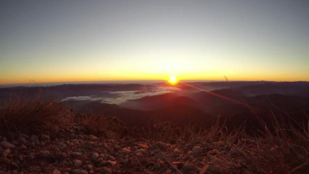 Panorama dell'alba sulla montagna — Video Stock