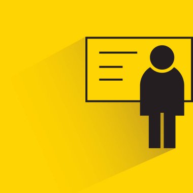 İnsanlar ayakta ve beyaz tahta ile sunum sarı arka planda damla gölge